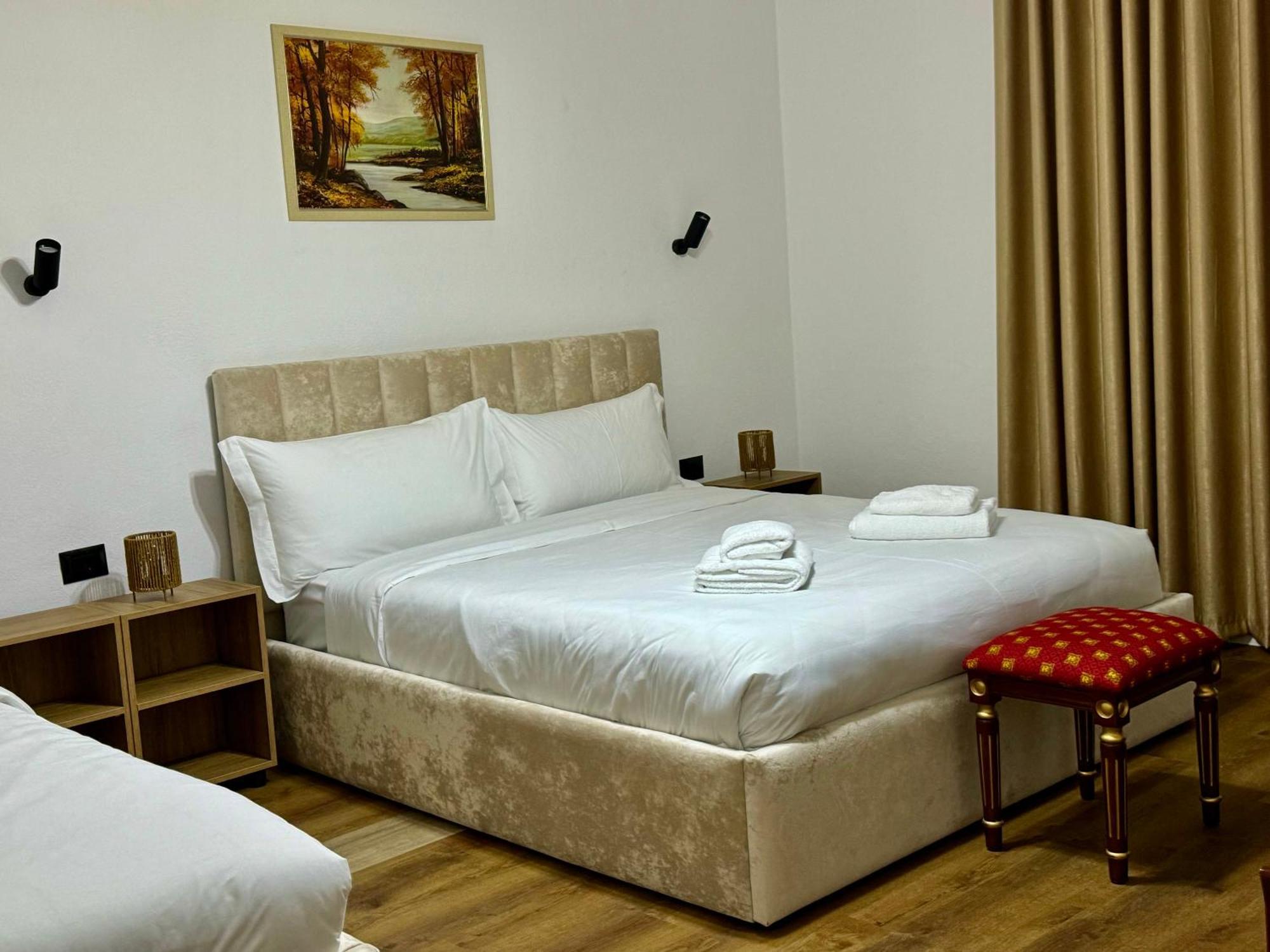 Vila Alizee Hotel Tirana Extérieur photo